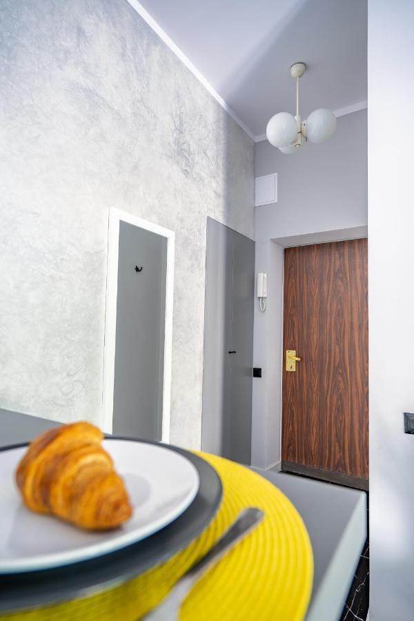 ורשה Stylish Studio In The Heart Of The City. מראה חיצוני תמונה