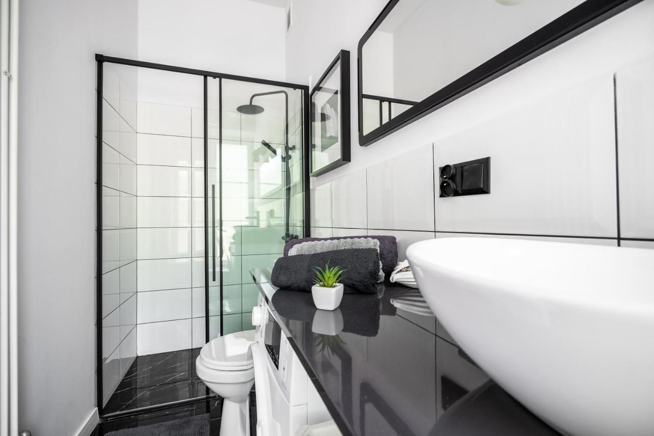 ורשה Stylish Studio In The Heart Of The City. מראה חיצוני תמונה